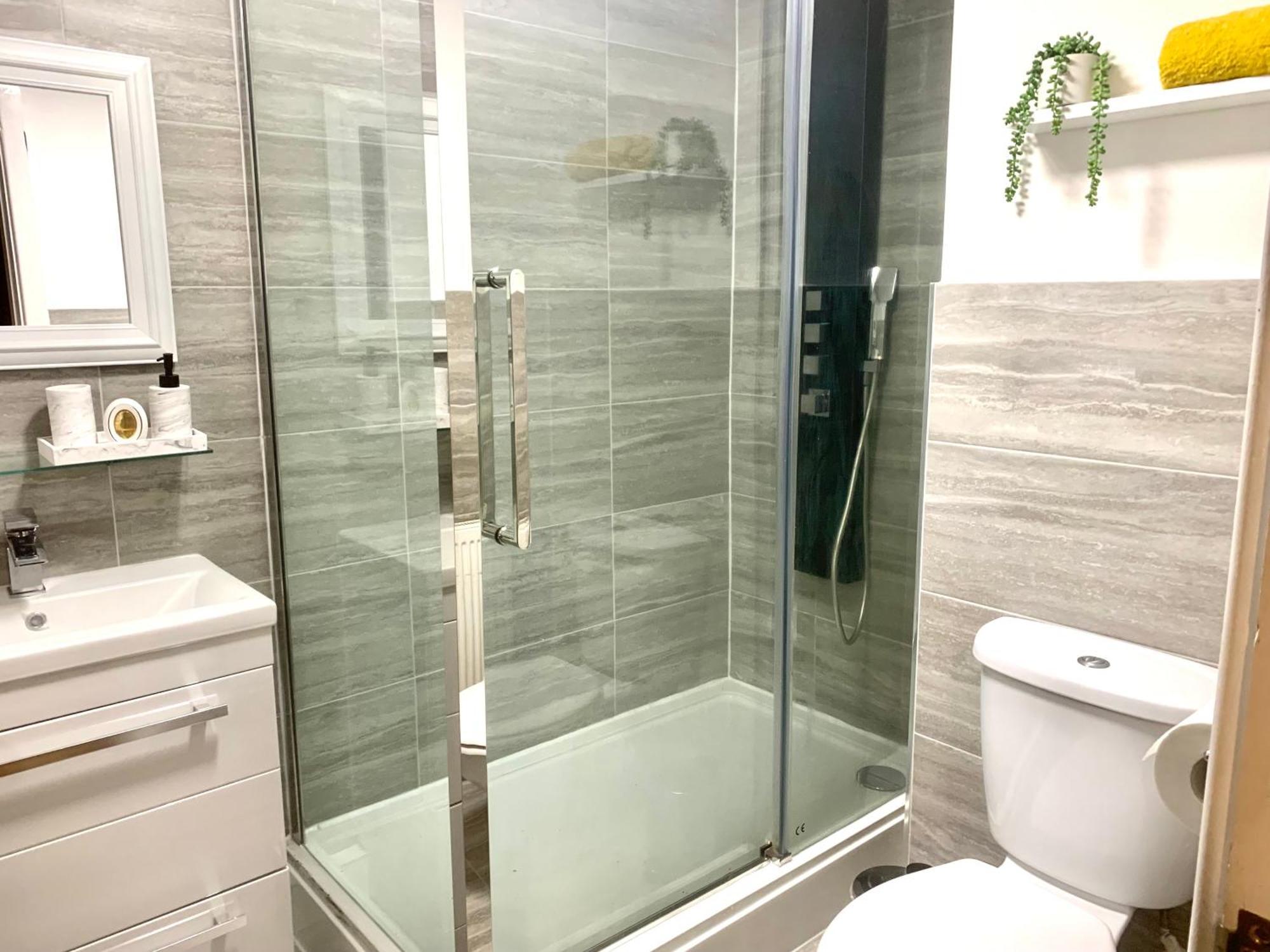 Large Stylish 3 Bedroom City Centre Apartment Free Secure Parking ลิเวอร์พูล ภายนอก รูปภาพ